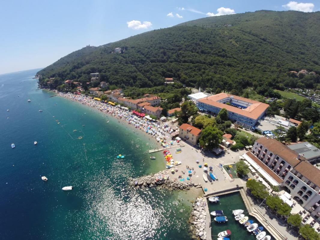 Apartments Near The Beach, With Terraces And Seaview At House B. Mošćenička Draga 外观 照片