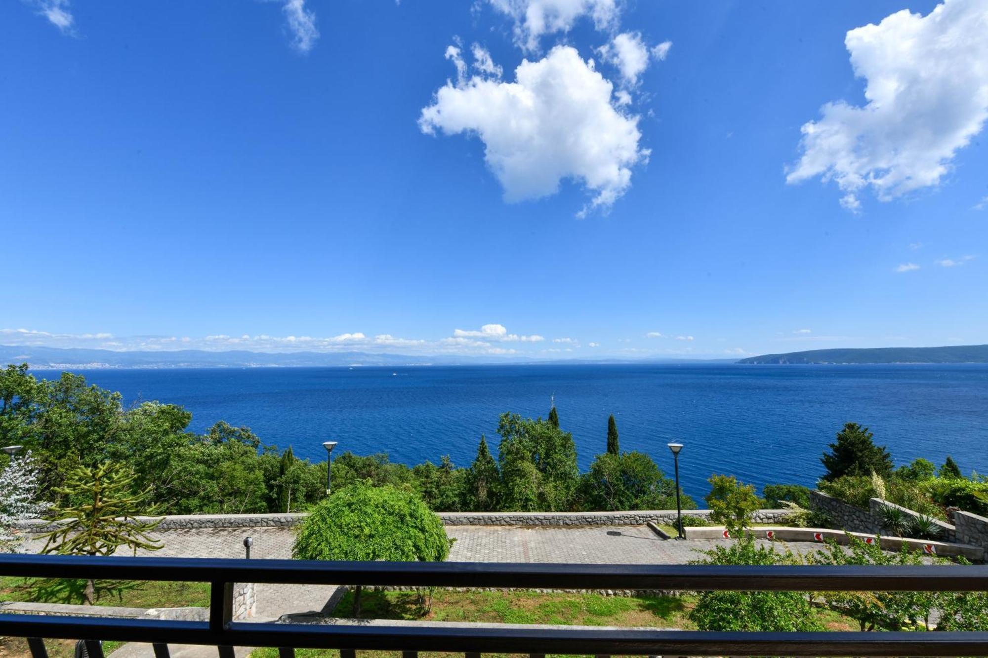 Apartments Near The Beach, With Terraces And Seaview At House B. Mošćenička Draga 外观 照片